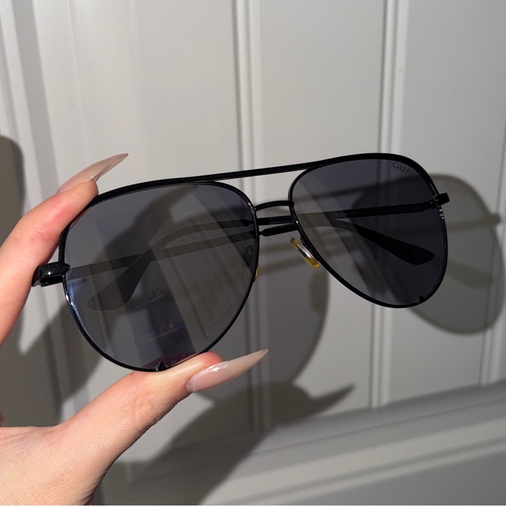 Dezi x Quay High Key Aviator Sunglasses - Picture 7 of 7
